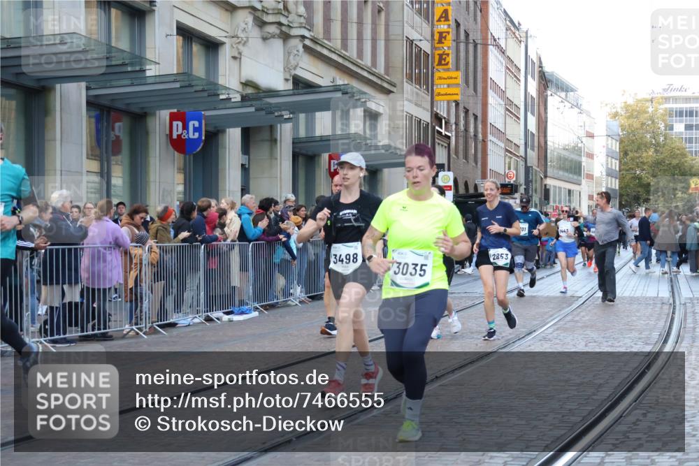 06.10.2024 - 19. swb-Marathon Bremen Strokosch-Dieckow http://msf.ph/oto/7466555 06.10.2024 13:57:12 Laufen 107, 479, 1410, 1428, 1443, 1444, 1508, 1572, 1639, 2230, 2413, 2635, 2853, 3035, 3043, 3048, 3498, 3565, 3608, 3966, 4028, 4248, 4597, 4601, 4701, 4737, 5358, 5485, 6270, 6869, 6883 meine-sportfotos.de
