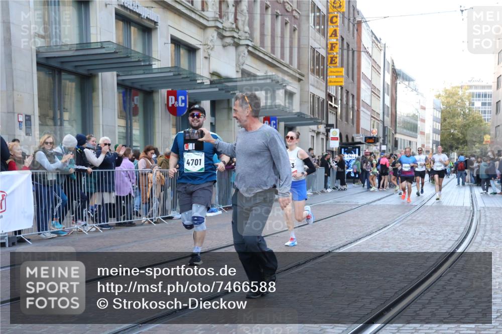 06.10.2024 - 19. swb-Marathon Bremen Strokosch-Dieckow http://msf.ph/oto/7466588 06.10.2024 13:57:17 Laufen 107, 479, 1410, 1428, 1443, 1572, 1639, 2230, 2413, 2635, 2853, 3035, 3043, 3048, 3498, 3608, 3966, 4028, 4248, 4597, 4601, 4701, 4737, 5358, 5485, 5539, 6270, 6883 meine-sportfotos.de