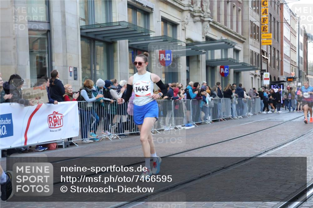 06.10.2024 - 19. swb-Marathon Bremen Strokosch-Dieckow http://msf.ph/oto/7466595 06.10.2024 13:57:19 Laufen 107, 242, 479, 1410, 1428, 1443, 1572, 1639, 2413, 2635, 2853, 2897, 3035, 3043, 3048, 3498, 3608, 3840, 3966, 4028, 4248, 4597, 4601, 4701, 4737, 5358, 5485, 5539, 6270, 6883 meine-sportfotos.de