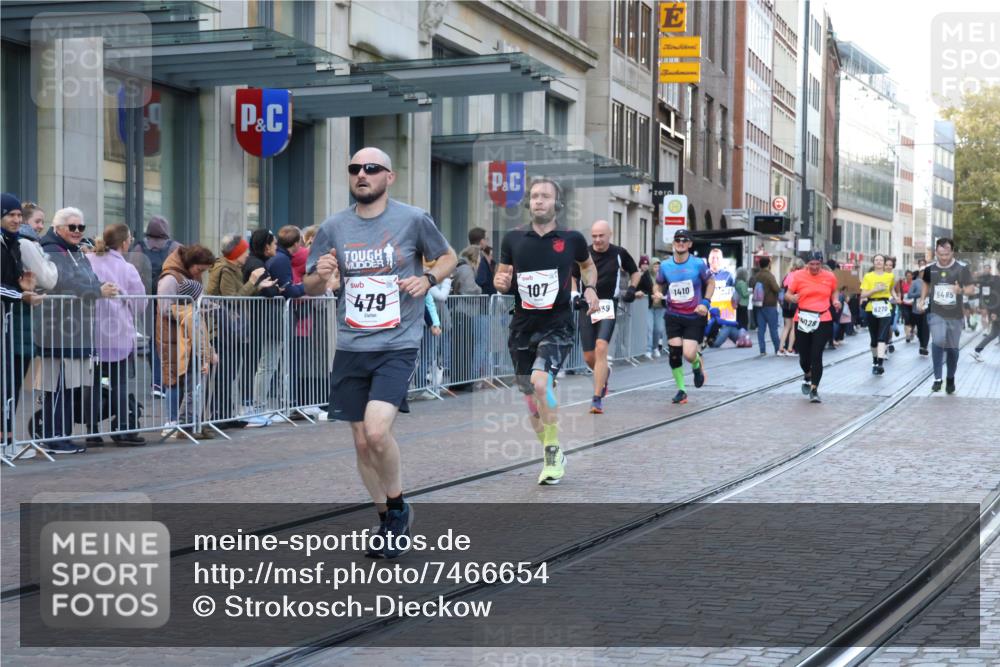 06.10.2024 - 19. swb-Marathon Bremen Strokosch-Dieckow http://msf.ph/oto/7466654 06.10.2024 13:57:31 Laufen 107, 242, 479, 1410, 1428, 1572, 1639, 2413, 2451, 2452, 2635, 2897, 3043, 3552, 3840, 4011, 4028, 4248, 4597, 4601, 4896, 5358, 5485, 5539, 5934, 5949, 6270, 6447, 6883 meine-sportfotos.de