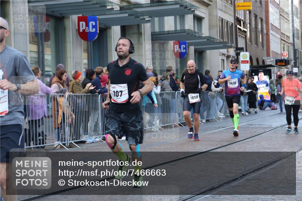 06.10.2024 - 19. swb-Marathon Bremen Strokosch-Dieckow http://msf.ph/oto/7466663 06.10.2024 13:57:32 Laufen 107, 242, 479, 1410, 1428, 1572, 1639, 2413, 2451, 2452, 2635, 2897, 3043, 3552, 3840, 4011, 4028, 4248, 4597, 4601, 4896, 5358, 5485, 5539, 5934, 5949, 6270, 6447, 6883 meine-sportfotos.de