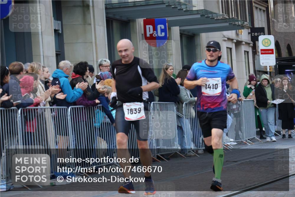 06.10.2024 - 19. swb-Marathon Bremen Strokosch-Dieckow http://msf.ph/oto/7466670 06.10.2024 13:57:32 Laufen 107, 242, 479, 1410, 1428, 1572, 1639, 2413, 2451, 2452, 2635, 2897, 3043, 3552, 3840, 4011, 4028, 4248, 4597, 4601, 4896, 5358, 5485, 5539, 5934, 5949, 6270, 6447, 6883 meine-sportfotos.de