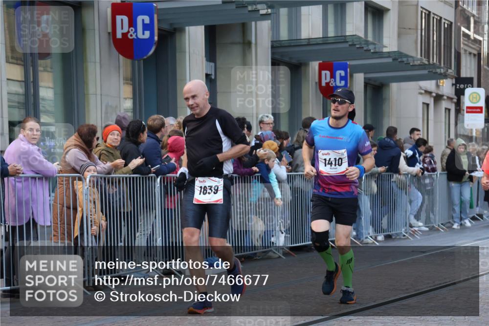 06.10.2024 - 19. swb-Marathon Bremen Strokosch-Dieckow http://msf.ph/oto/7466677 06.10.2024 13:57:33 Laufen 107, 242, 479, 1410, 1414, 1428, 1572, 1639, 2413, 2451, 2452, 2635, 2897, 3043, 3552, 3840, 4011, 4028, 4248, 4597, 4601, 4896, 5358, 5485, 5539, 5934, 5949, 6270, 6447, 6883 meine-sportfotos.de