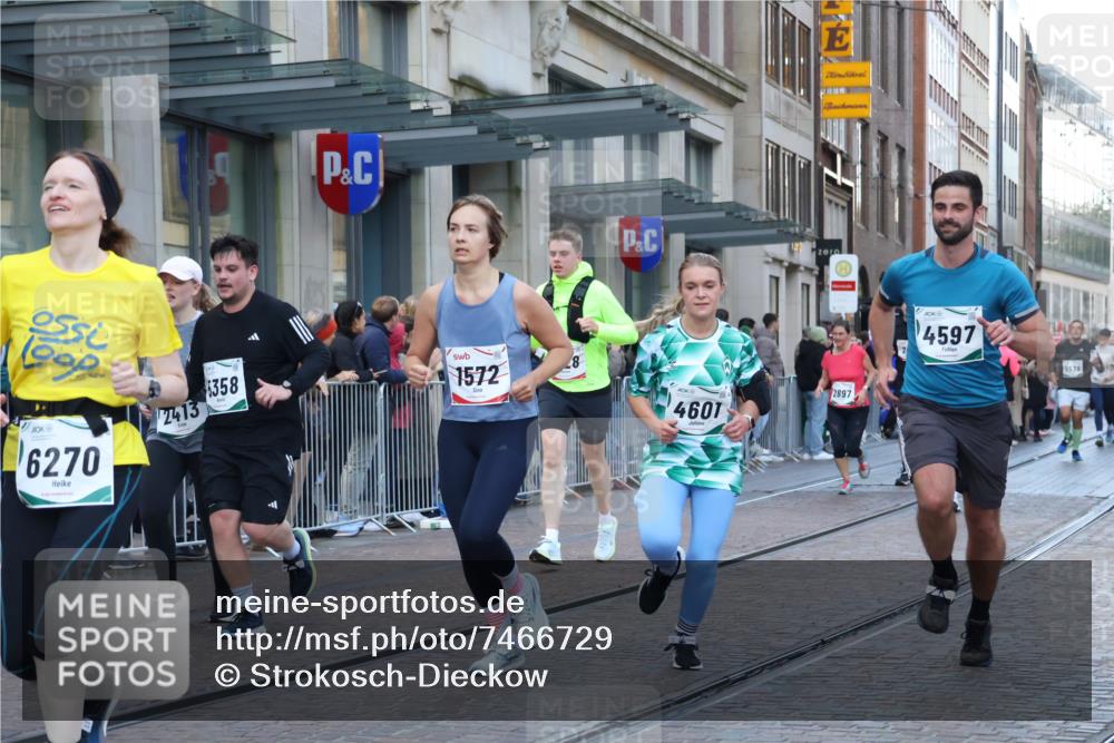 06.10.2024 - 19. swb-Marathon Bremen Strokosch-Dieckow http://msf.ph/oto/7466729 06.10.2024 13:57:41 Laufen 242, 472, 479, 1410, 1414, 1428, 1572, 1639, 2413, 2451, 2452, 2897, 3043, 3489, 3552, 3840, 4011, 4028, 4597, 4601, 4896, 5358, 5539, 5758, 5934, 5949, 6270, 6447, 6749 meine-sportfotos.de