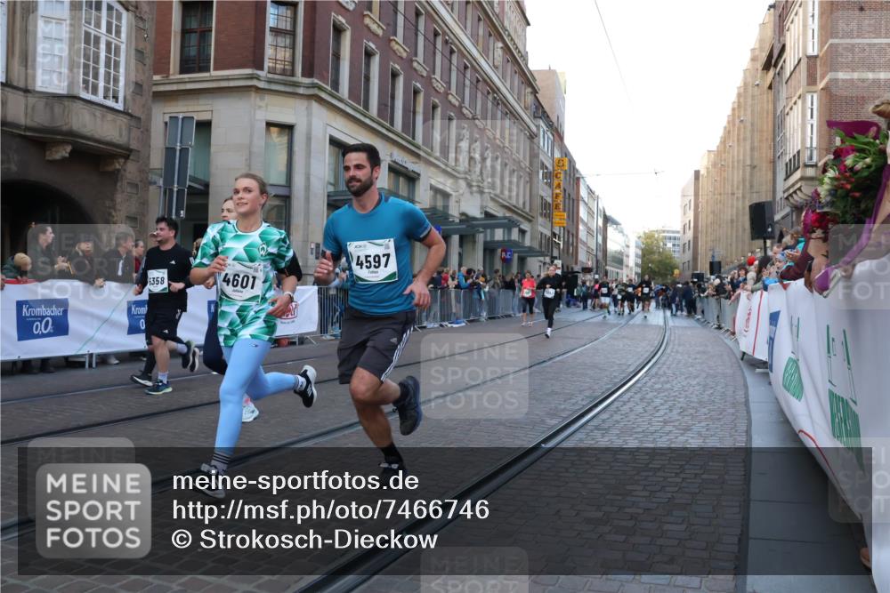 06.10.2024 - 19. swb-Marathon Bremen Strokosch-Dieckow http://msf.ph/oto/7466746 06.10.2024 13:57:43 Laufen 242, 472, 1410, 1414, 1428, 1572, 1639, 2413, 2451, 2452, 2897, 3043, 3489, 3552, 3840, 4011, 4028, 4597, 4601, 4896, 5358, 5539, 5758, 5934, 5949, 6270, 6447, 6749 meine-sportfotos.de