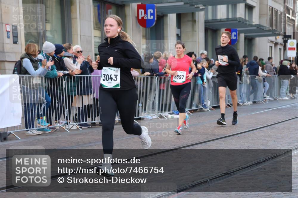 06.10.2024 - 19. swb-Marathon Bremen Strokosch-Dieckow http://msf.ph/oto/7466754 06.10.2024 13:57:45 Laufen 242, 472, 1414, 1428, 1572, 1639, 2413, 2451, 2452, 2897, 3043, 3489, 3552, 3840, 4011, 4028, 4597, 4601, 4896, 5358, 5539, 5758, 5934, 5949, 6270, 6447, 6749 meine-sportfotos.de