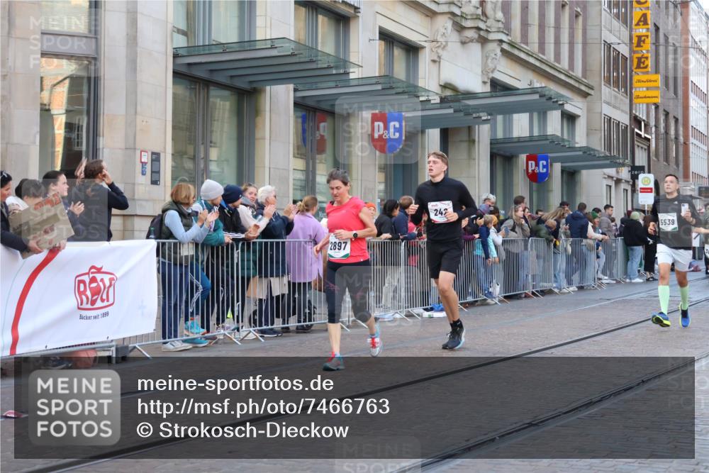 06.10.2024 - 19. swb-Marathon Bremen Strokosch-Dieckow http://msf.ph/oto/7466763 06.10.2024 13:57:46 Laufen 242, 472, 1414, 1428, 1572, 1639, 2413, 2451, 2452, 2897, 3043, 3489, 3552, 3840, 4011, 4028, 4597, 4601, 4896, 5358, 5539, 5758, 5934, 5949, 6270, 6447, 6749 meine-sportfotos.de