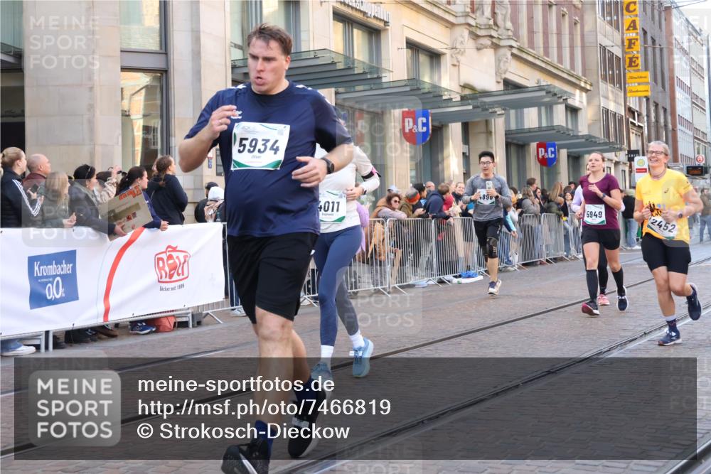 06.10.2024 - 19. swb-Marathon Bremen Strokosch-Dieckow http://msf.ph/oto/7466819 06.10.2024 13:57:54 Laufen 242, 351, 472, 1414, 1629, 2374, 2440, 2451, 2452, 2897, 3489, 3552, 3634, 3840, 4011, 4748, 4840, 4896, 5539, 5637, 5758, 5934, 5949, 6447, 6749 meine-sportfotos.de
