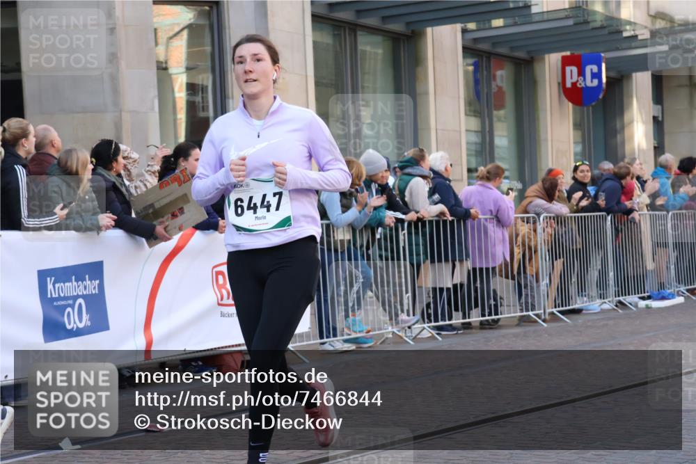 06.10.2024 - 19. swb-Marathon Bremen Strokosch-Dieckow http://msf.ph/oto/7466844 06.10.2024 13:57:58 Laufen 242, 305, 351, 472, 1414, 1629, 2374, 2440, 2451, 2452, 2897, 3489, 3552, 3634, 3840, 4011, 4748, 4840, 4896, 5637, 5758, 5934, 5949, 6447, 6749 meine-sportfotos.de