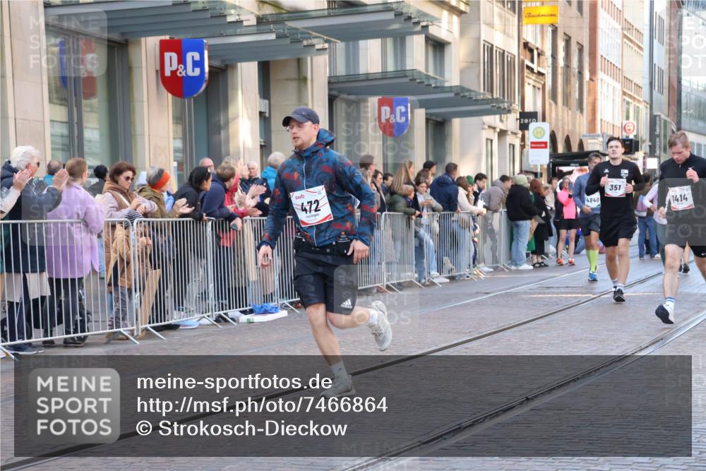 06.10.2024 - 19. swb-Marathon Bremen Strokosch-Dieckow http://msf.ph/oto/7466864 06.10.2024 13:58:07 Laufen 305, 351, 472, 993, 1115, 1328, 1414, 1559, 1629, 2374, 2440, 3489, 3634, 3807, 4748, 4840, 4896, 5637, 5758, 5949, 6447, 6749 meine-sportfotos.de