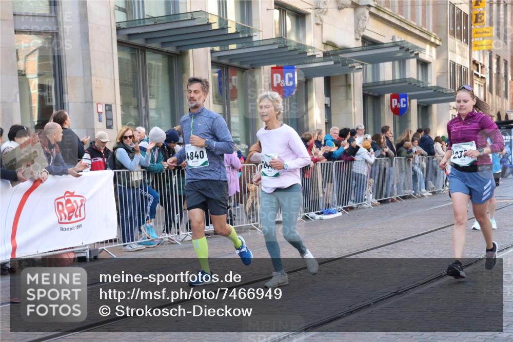 06.10.2024 - 19. swb-Marathon Bremen Strokosch-Dieckow http://msf.ph/oto/7466949 06.10.2024 13:58:16 Laufen 305, 351, 993, 1115, 1328, 1394, 1559, 1595, 1629, 2038, 2374, 2440, 3489, 3634, 3807, 4748, 4840, 5637, 5758, 6749 meine-sportfotos.de