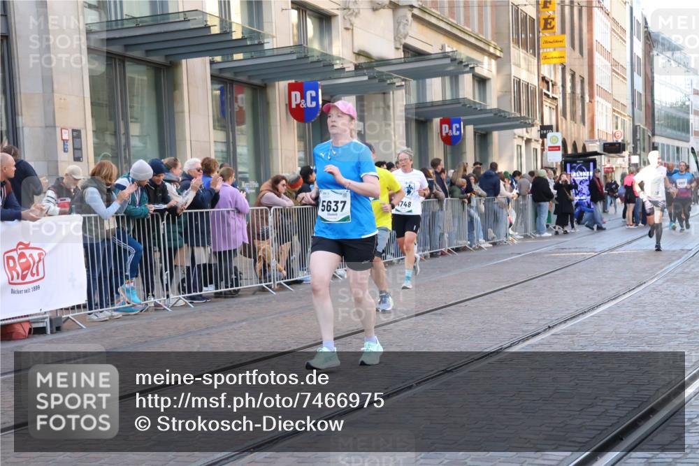06.10.2024 - 19. swb-Marathon Bremen Strokosch-Dieckow http://msf.ph/oto/7466975 06.10.2024 13:58:19 Laufen 305, 351, 993, 1115, 1328, 1394, 1559, 1595, 1629, 2038, 2374, 2440, 3634, 3807, 4748, 4840, 5637, 6554, 6749 meine-sportfotos.de