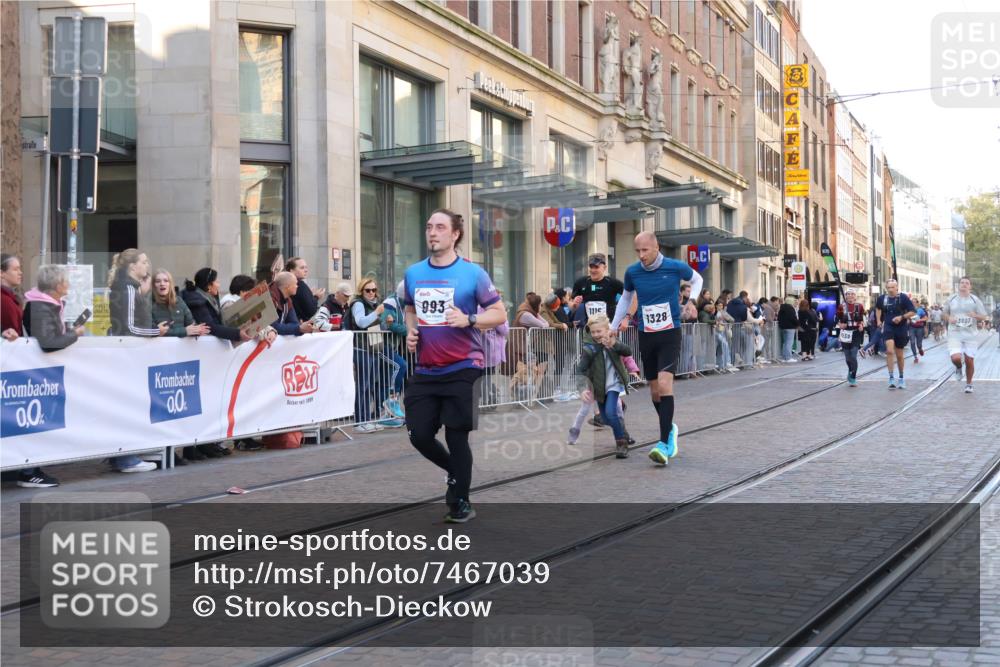 06.10.2024 - 19. swb-Marathon Bremen Strokosch-Dieckow http://msf.ph/oto/7467039 06.10.2024 13:58:30 Laufen 305, 706, 993, 1115, 1328, 1394, 1559, 1595, 1629, 2038, 2365, 2641, 2823, 3216, 3634, 3807, 3808, 3809, 4748, 5031, 5476, 5637, 6554 meine-sportfotos.de