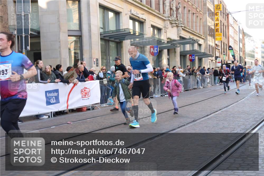 06.10.2024 - 19. swb-Marathon Bremen Strokosch-Dieckow http://msf.ph/oto/7467047 06.10.2024 13:58:31 Laufen 305, 706, 993, 1115, 1328, 1394, 1559, 1595, 1629, 2038, 2365, 2641, 2823, 3216, 3634, 3807, 3808, 3809, 4423, 4748, 4762, 5031, 5476, 5637, 6554 meine-sportfotos.de