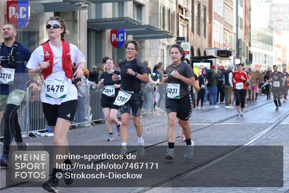 06.10.2024 - 19. swb-Marathon Bremen Strokosch-Dieckow http://msf.ph/oto/7467171 06.10.2024 13:58:52 Laufen 188, 706, 1394, 2365, 2434, 2641, 2823, 2919, 3216, 3808, 3809, 4423, 4762, 5031, 5476, 6203, 6554, 6669 meine-sportfotos.de