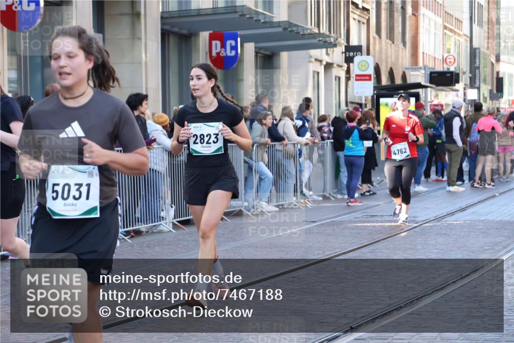 06.10.2024 - 19. swb-Marathon Bremen Strokosch-Dieckow http://msf.ph/oto/7467188 06.10.2024 13:58:54 Laufen 188, 706, 2365, 2434, 2641, 2823, 2919, 3216, 3808, 3809, 4423, 4762, 5031, 5476, 5741, 6203, 6554, 6669 meine-sportfotos.de