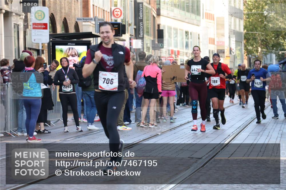 06.10.2024 - 19. swb-Marathon Bremen Strokosch-Dieckow http://msf.ph/oto/7467195 06.10.2024 13:58:56 Laufen 188, 706, 2365, 2434, 2641, 2823, 2919, 3075, 3161, 3216, 3481, 3808, 3809, 4423, 4762, 5031, 5476, 5741, 6177, 6203, 6554, 6669 meine-sportfotos.de
