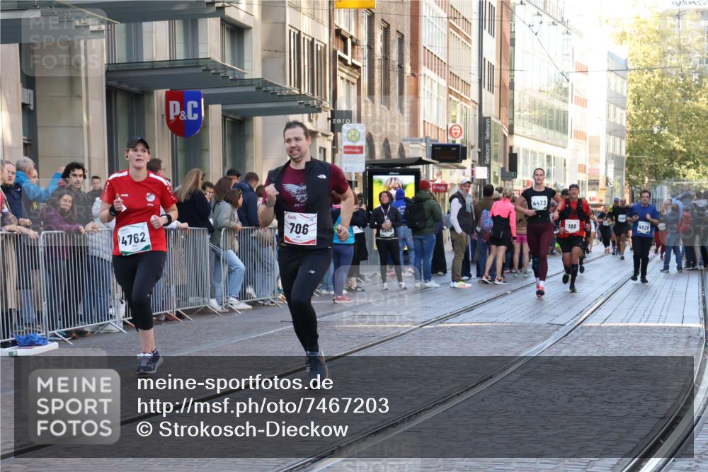06.10.2024 - 19. swb-Marathon Bremen Strokosch-Dieckow http://msf.ph/oto/7467203 06.10.2024 13:58:57 Laufen 188, 706, 2365, 2434, 2641, 2823, 2919, 3075, 3161, 3216, 3481, 3808, 3809, 3919, 4423, 4762, 4816, 5031, 5476, 5741, 5968, 6177, 6193, 6203, 6554, 6669 meine-sportfotos.de