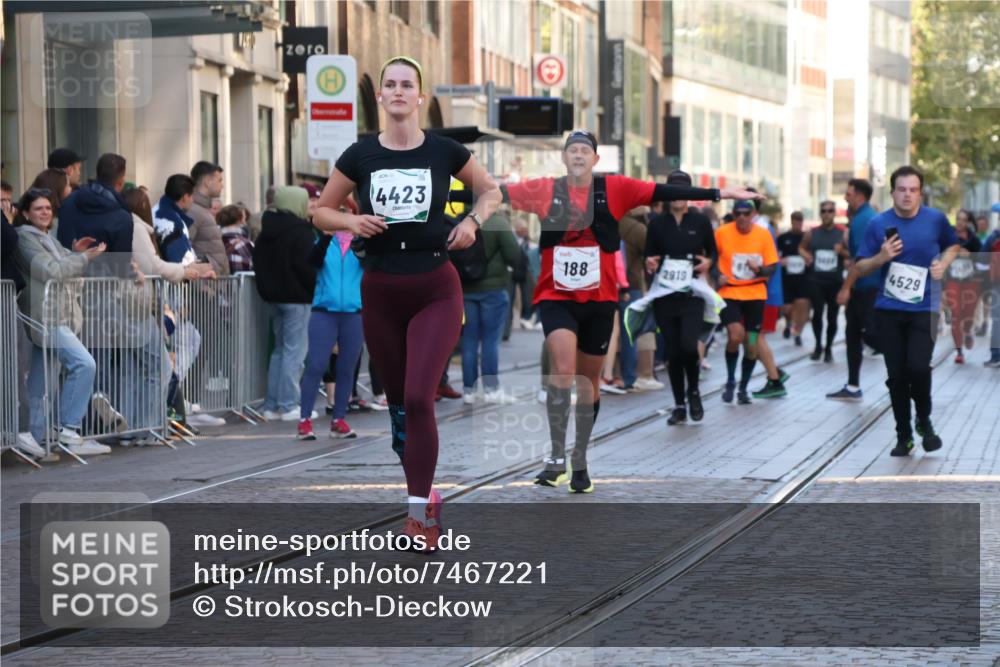 06.10.2024 - 19. swb-Marathon Bremen Strokosch-Dieckow http://msf.ph/oto/7467221 06.10.2024 13:59:02 Laufen 116, 188, 507, 2365, 2434, 2641, 2823, 2919, 3075, 3161, 3216, 3276, 3481, 3919, 4423, 4762, 4816, 5031, 5476, 5495, 5741, 5968, 6177, 6193, 6203, 6669 meine-sportfotos.de