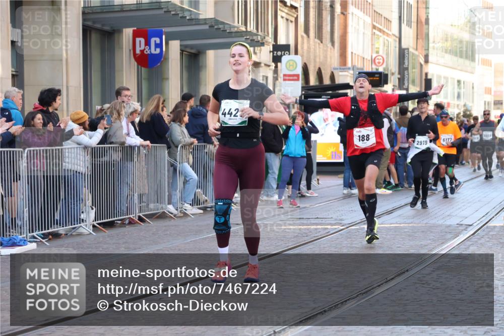 06.10.2024 - 19. swb-Marathon Bremen Strokosch-Dieckow http://msf.ph/oto/7467224 06.10.2024 13:59:03 Laufen 116, 188, 507, 2365, 2434, 2641, 2823, 2919, 3075, 3161, 3216, 3276, 3481, 3919, 4423, 4762, 4816, 5031, 5495, 5741, 5968, 6177, 6193, 6203, 6669 meine-sportfotos.de