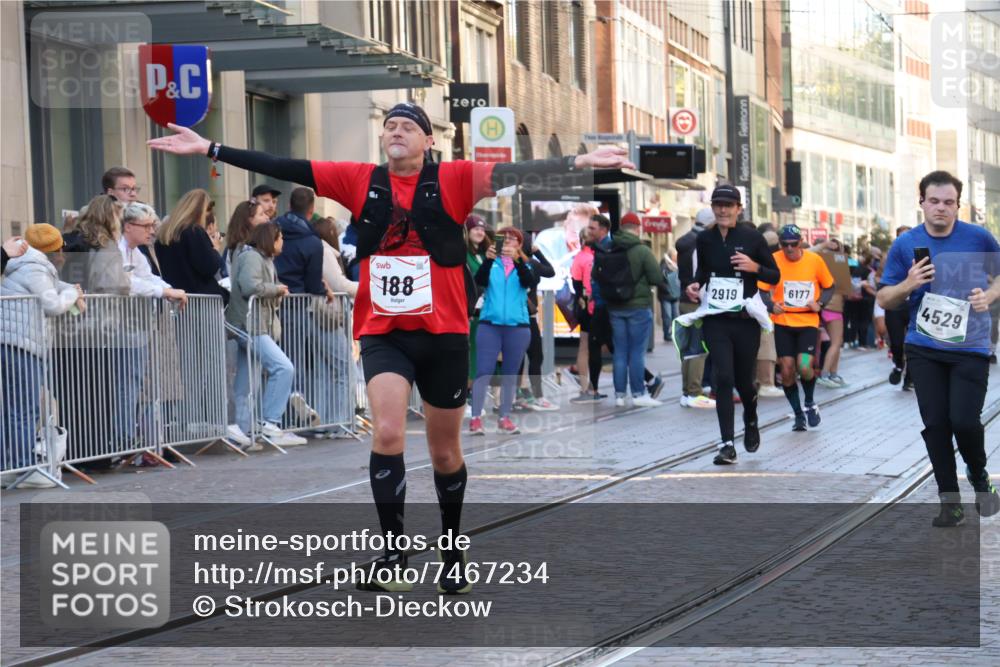 06.10.2024 - 19. swb-Marathon Bremen Strokosch-Dieckow http://msf.ph/oto/7467234 06.10.2024 13:59:04 Laufen 116, 188, 507, 2365, 2434, 2641, 2823, 2919, 3075, 3161, 3216, 3276, 3481, 3919, 4423, 4762, 4816, 5031, 5495, 5741, 5968, 6177, 6193, 6203, 6669 meine-sportfotos.de