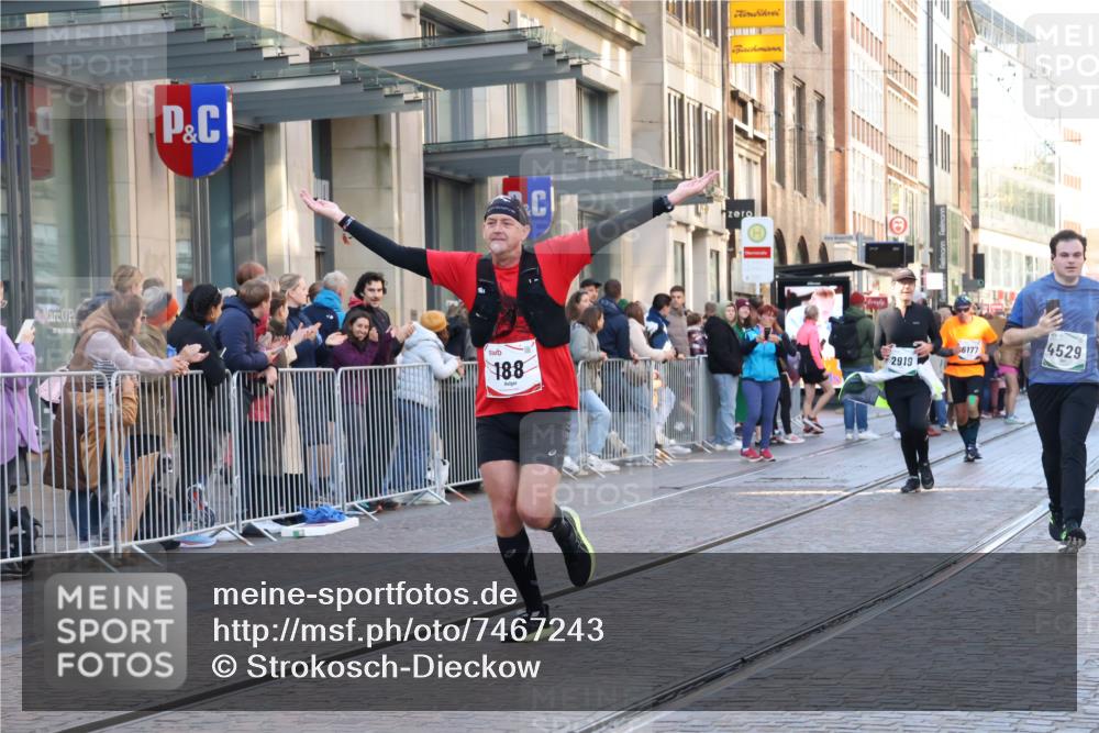 06.10.2024 - 19. swb-Marathon Bremen Strokosch-Dieckow http://msf.ph/oto/7467243 06.10.2024 13:59:05 Laufen 116, 188, 507, 1395, 2434, 2823, 2919, 3075, 3161, 3216, 3276, 3481, 3919, 4423, 4762, 4816, 5125, 5495, 5741, 5968, 6177, 6193, 6203, 6669 meine-sportfotos.de