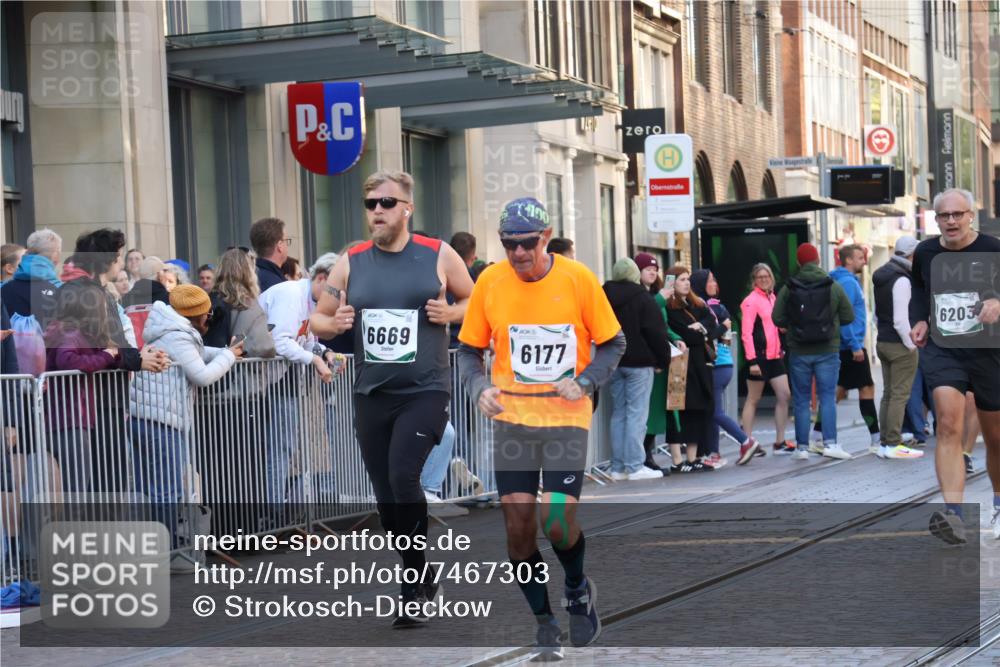 06.10.2024 - 19. swb-Marathon Bremen Strokosch-Dieckow http://msf.ph/oto/7467303 06.10.2024 13:59:13 Laufen 116, 188, 507, 1395, 2327, 2434, 2919, 3034, 3075, 3161, 3276, 3481, 3919, 4616, 4816, 4937, 5064, 5125, 5495, 5741, 5776, 5968, 6177, 6193, 6203, 6669, 6898 meine-sportfotos.de