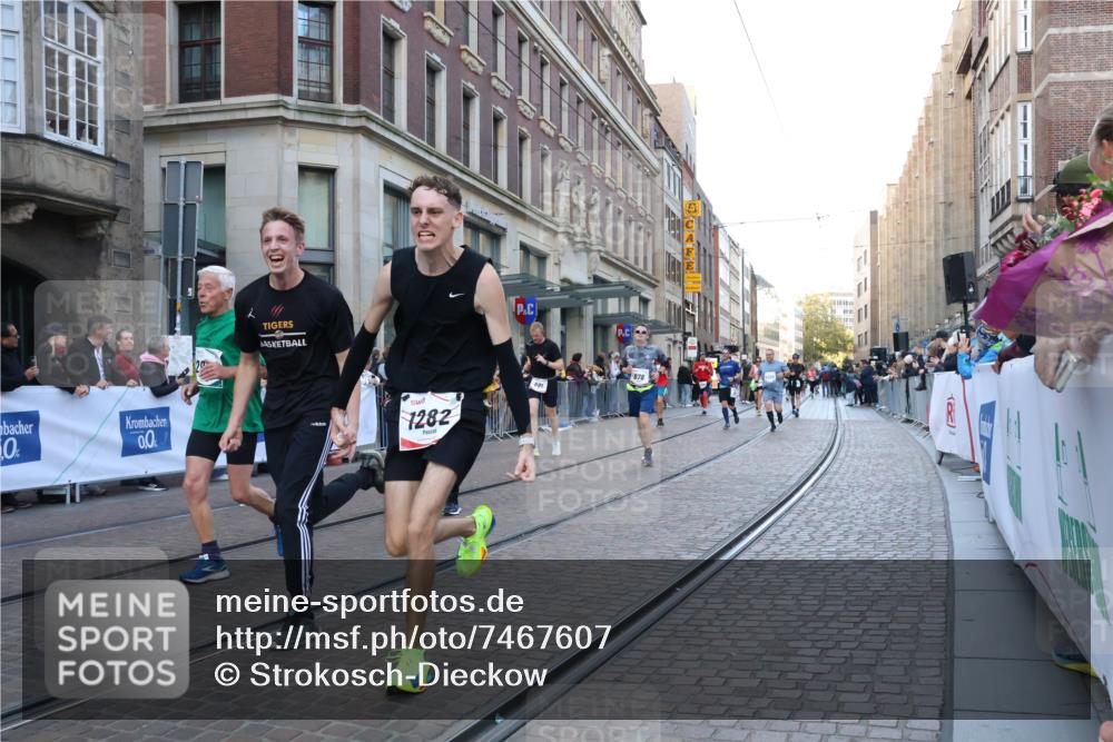 06.10.2024 - 19. swb-Marathon Bremen Strokosch-Dieckow http://msf.ph/oto/7467607 06.10.2024 13:59:58 Laufen 80, 406, 691, 811, 978, 1061, 1175, 1282, 1386, 1486, 2448, 2959, 2998, 3088, 3101, 3119, 3332, 3554, 3609, 3618, 3811, 3812, 3992, 4014, 4273, 4274, 4913, 5309, 5310, 5354, 5787, 6282, 6671, 6790, 6821 meine-sportfotos.de