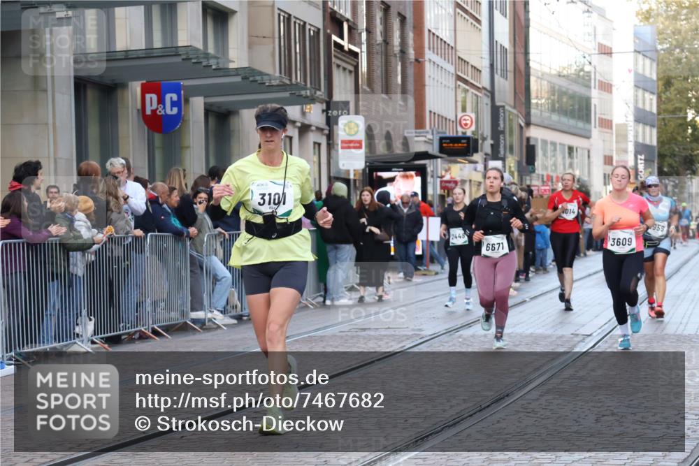06.10.2024 - 19. swb-Marathon Bremen Strokosch-Dieckow http://msf.ph/oto/7467682 06.10.2024 14:00:08 Laufen 691, 978, 1175, 1486, 2448, 2959, 2998, 3101, 3332, 3355, 3554, 3609, 3618, 3811, 3812, 3992, 4014, 4273, 4274, 5309, 5310, 5347, 5354, 6282, 6671 meine-sportfotos.de