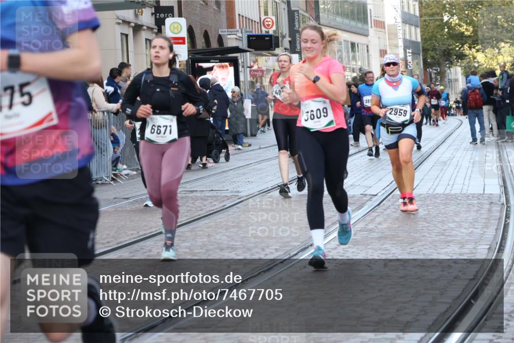 06.10.2024 - 19. swb-Marathon Bremen Strokosch-Dieckow http://msf.ph/oto/7467705 06.10.2024 14:00:11 Laufen 691, 978, 1175, 1486, 2448, 2959, 2998, 3101, 3332, 3355, 3554, 3609, 3618, 3811, 3812, 4014, 4273, 4274, 5309, 5310, 5347, 5354, 6282, 6671 meine-sportfotos.de