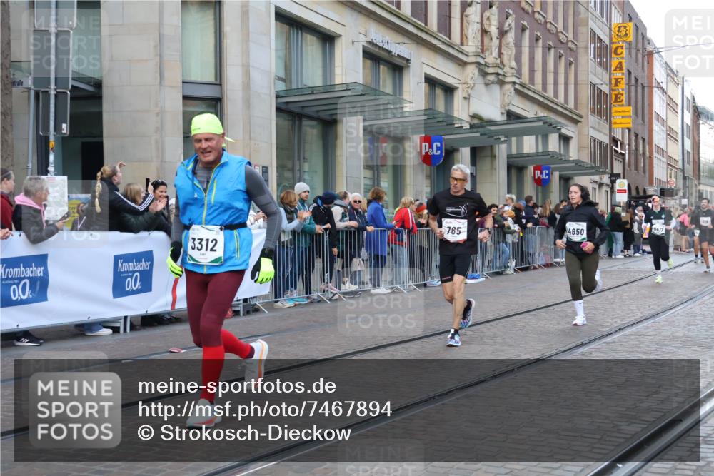 06.10.2024 - 19. swb-Marathon Bremen Strokosch-Dieckow http://msf.ph/oto/7467894 06.10.2024 14:00:46 Laufen 719, 765, 832, 1166, 2047, 2056, 2760, 2789, 3094, 3309, 3310, 3312, 3355, 3695, 3749, 3835, 3877, 4060, 4627, 4650, 5417, 6156, 6168, 6455, 6640 meine-sportfotos.de