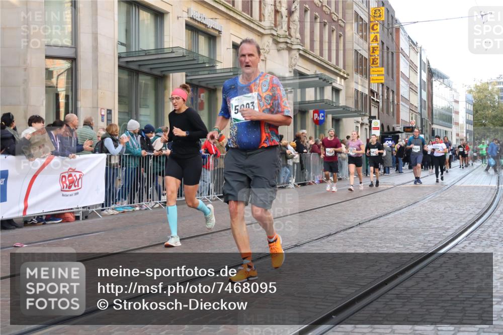 06.10.2024 - 19. swb-Marathon Bremen Strokosch-Dieckow http://msf.ph/oto/7468095 06.10.2024 14:01:37 Laufen 311, 974, 1205, 1340, 1616, 2027, 2054, 2570, 2588, 3659, 3742, 4086, 4320, 4341, 4343, 4483, 4746, 4825, 5003, 5563, 5778, 6178, 6267, 6291, 6326, 6530, 6977 meine-sportfotos.de