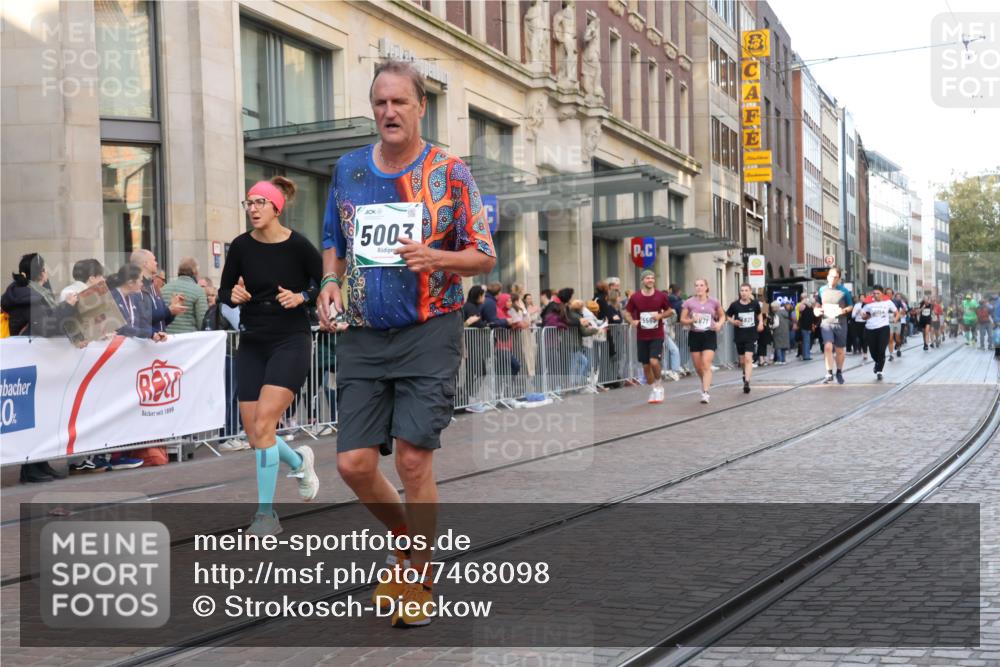 06.10.2024 - 19. swb-Marathon Bremen Strokosch-Dieckow http://msf.ph/oto/7468098 06.10.2024 14:01:38 Laufen 311, 974, 1205, 1340, 1616, 2027, 2054, 2570, 2588, 3659, 3742, 4086, 4320, 4341, 4343, 4483, 4746, 4825, 5003, 5563, 5778, 6178, 6267, 6291, 6326, 6530, 6977 meine-sportfotos.de