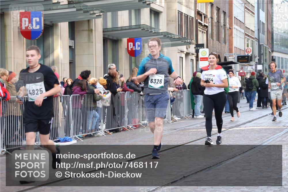 06.10.2024 - 19. swb-Marathon Bremen Strokosch-Dieckow http://msf.ph/oto/7468117 06.10.2024 14:01:42 Laufen 311, 974, 1340, 1616, 2027, 2054, 2588, 3659, 3742, 4086, 4320, 4341, 4343, 4385, 4746, 4825, 5003, 5010, 5563, 5778, 5841, 5980, 6178, 6291, 6326, 6530, 6977 meine-sportfotos.de