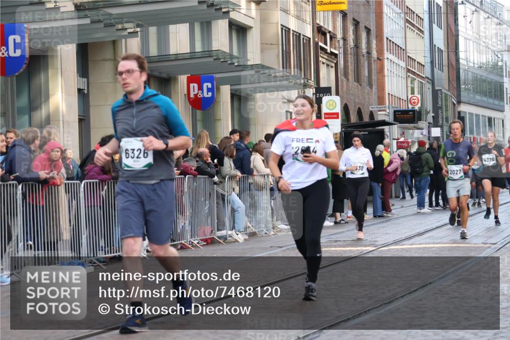 06.10.2024 - 19. swb-Marathon Bremen Strokosch-Dieckow http://msf.ph/oto/7468120 06.10.2024 14:01:43 Laufen 311, 974, 1340, 2027, 2054, 2588, 3659, 3742, 4086, 4320, 4341, 4343, 4385, 4746, 4825, 5003, 5010, 5563, 5778, 5841, 5980, 6178, 6291, 6326, 6530, 6977 meine-sportfotos.de