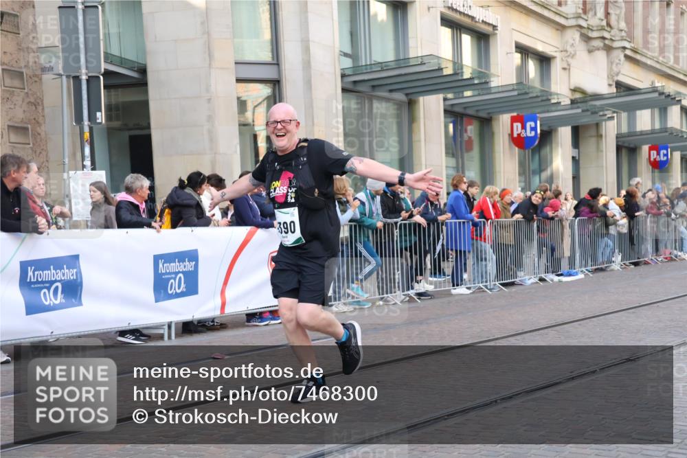 06.10.2024 - 19. swb-Marathon Bremen Strokosch-Dieckow http://msf.ph/oto/7468300 06.10.2024 14:02:16 Laufen 119, 152, 167, 844, 1340, 1610, 2229, 2357, 2362, 3002, 3419, 3513, 3562, 3627, 4020, 4199, 4220, 4326, 4385, 4390, 4925, 4949, 5008, 5010, 5178, 5274, 5405, 5484, 5586, 5597, 5826, 5841, 5980, 6279, 6321 meine-sportfotos.de