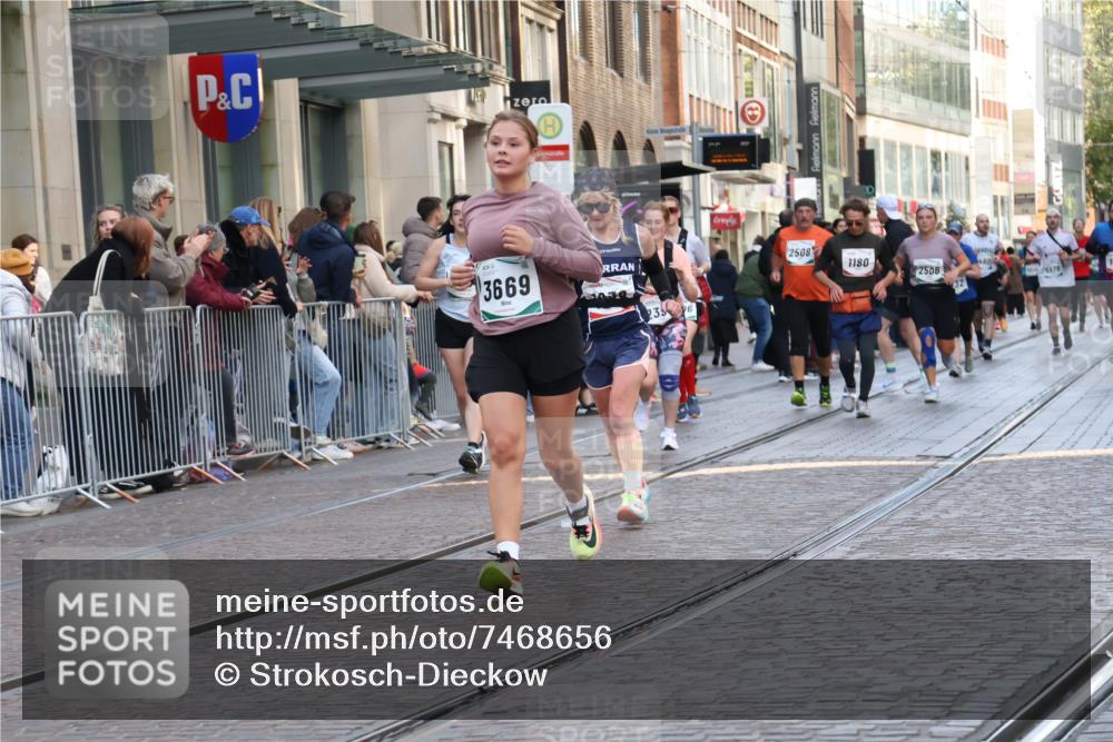 06.10.2024 - 19. swb-Marathon Bremen Strokosch-Dieckow http://msf.ph/oto/7468656 06.10.2024 14:03:02 Laufen 516, 820, 961, 1180, 1213, 1600, 1636, 2004, 2102, 2394, 2506, 2508, 2593, 3025, 3233, 3234, 3669, 3841, 3864, 4006, 4132, 4250, 4254, 4901, 4959, 5269, 5579, 6253 meine-sportfotos.de