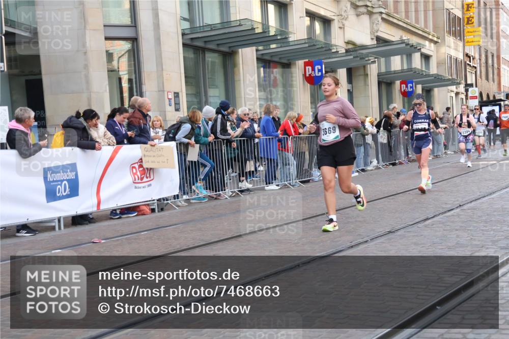 06.10.2024 - 19. swb-Marathon Bremen Strokosch-Dieckow http://msf.ph/oto/7468663 06.10.2024 14:03:04 Laufen 820, 961, 1180, 1213, 1600, 1636, 2102, 2394, 2506, 2508, 2593, 3025, 3669, 3841, 3864, 4006, 4132, 4250, 4254, 4901, 4959, 5269, 5579, 6253 meine-sportfotos.de