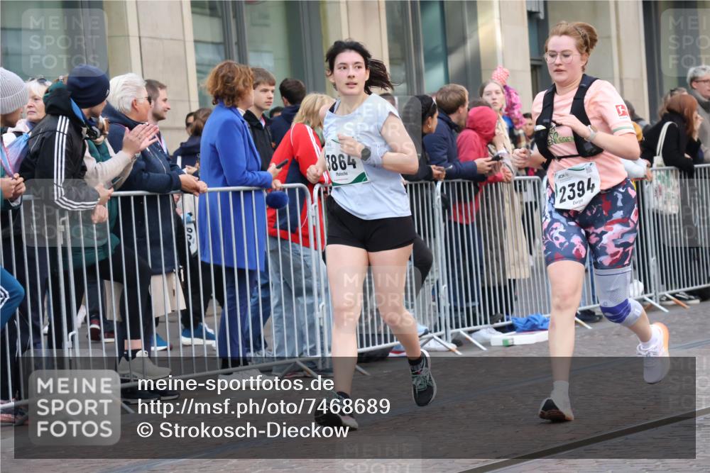 06.10.2024 - 19. swb-Marathon Bremen Strokosch-Dieckow http://msf.ph/oto/7468689 06.10.2024 14:03:07 Laufen 820, 961, 1180, 1213, 1600, 1636, 2102, 2394, 2506, 2508, 2593, 3025, 3669, 3841, 3864, 4006, 4132, 4250, 4254, 4901, 4959, 5046, 5089, 5269, 5579, 6253 meine-sportfotos.de