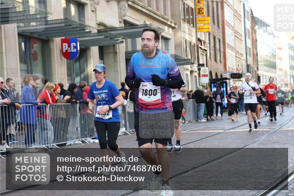 06.10.2024 - 19. swb-Marathon Bremen Strokosch-Dieckow http://msf.ph/oto/7468766 06.10.2024 14:03:16 Laufen 196, 961, 1180, 1213, 1600, 1636, 2186, 2394, 2506, 2508, 2896, 3025, 3134, 3841, 3864, 4006, 4132, 4250, 4287, 4901, 4959, 5046, 5089, 5269, 5579, 6645 meine-sportfotos.de