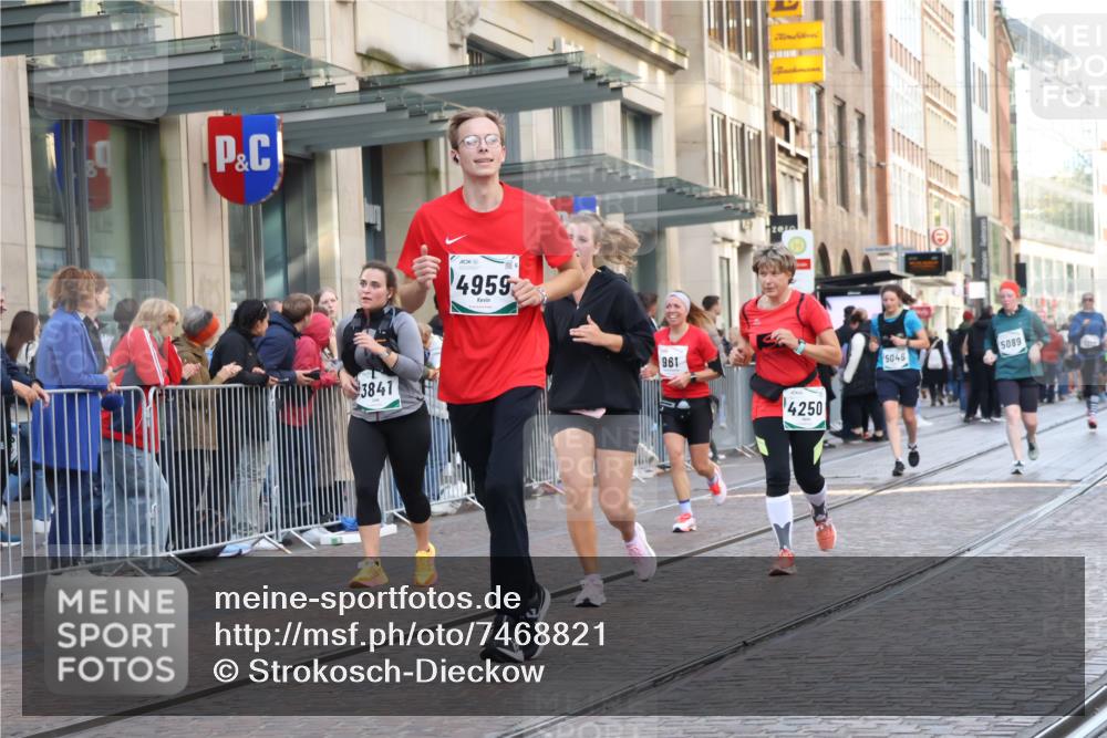 06.10.2024 - 19. swb-Marathon Bremen Strokosch-Dieckow http://msf.ph/oto/7468821 06.10.2024 14:03:24 Laufen 196, 961, 1180, 1213, 1214, 1600, 2186, 2838, 2896, 3025, 3134, 3741, 3841, 3908, 3978, 4006, 4132, 4250, 4287, 4544, 4639, 4720, 4901, 4959, 5046, 5089, 5269, 5479, 5579, 6645 meine-sportfotos.de