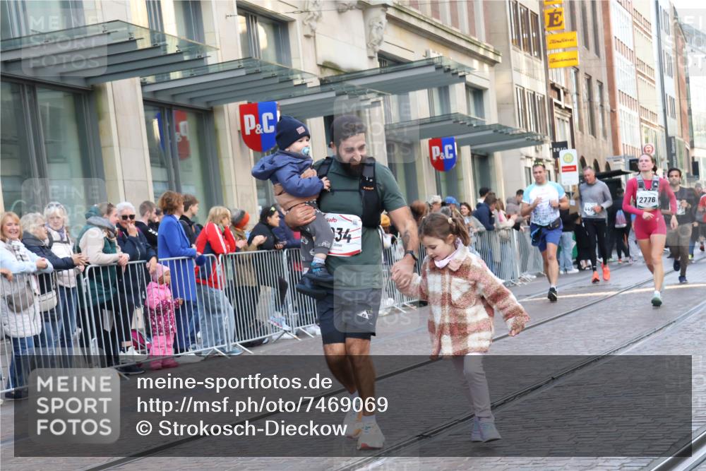 06.10.2024 - 19. swb-Marathon Bremen Strokosch-Dieckow http://msf.ph/oto/7469069 06.10.2024 14:04:13 Laufen 792, 934, 1034, 2181, 2221, 2243, 2387, 2457, 2708, 2776, 3448, 3570, 3964, 4055, 4082, 4493, 4873, 5206, 5261, 5617, 5680, 6002, 6053, 6242, 6337, 6485 meine-sportfotos.de