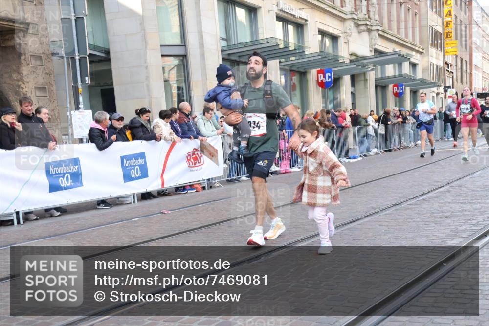 06.10.2024 - 19. swb-Marathon Bremen Strokosch-Dieckow http://msf.ph/oto/7469081 06.10.2024 14:04:14 Laufen 792, 934, 1034, 2181, 2221, 2243, 2387, 2457, 2708, 2776, 3448, 3570, 3964, 4055, 4082, 4493, 4873, 5261, 5431, 5617, 5680, 6002, 6053, 6242, 6337 meine-sportfotos.de