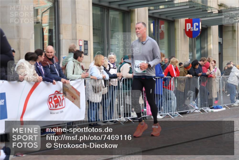 06.10.2024 - 19. swb-Marathon Bremen Strokosch-Dieckow http://msf.ph/oto/7469116 06.10.2024 14:04:21 Laufen 934, 1667, 2181, 2221, 2243, 2457, 2708, 2776, 3448, 3570, 4055, 4082, 4282, 4493, 4873, 5123, 5261, 5280, 5386, 5431, 5617, 6002, 6053, 6122, 6242, 6337 meine-sportfotos.de