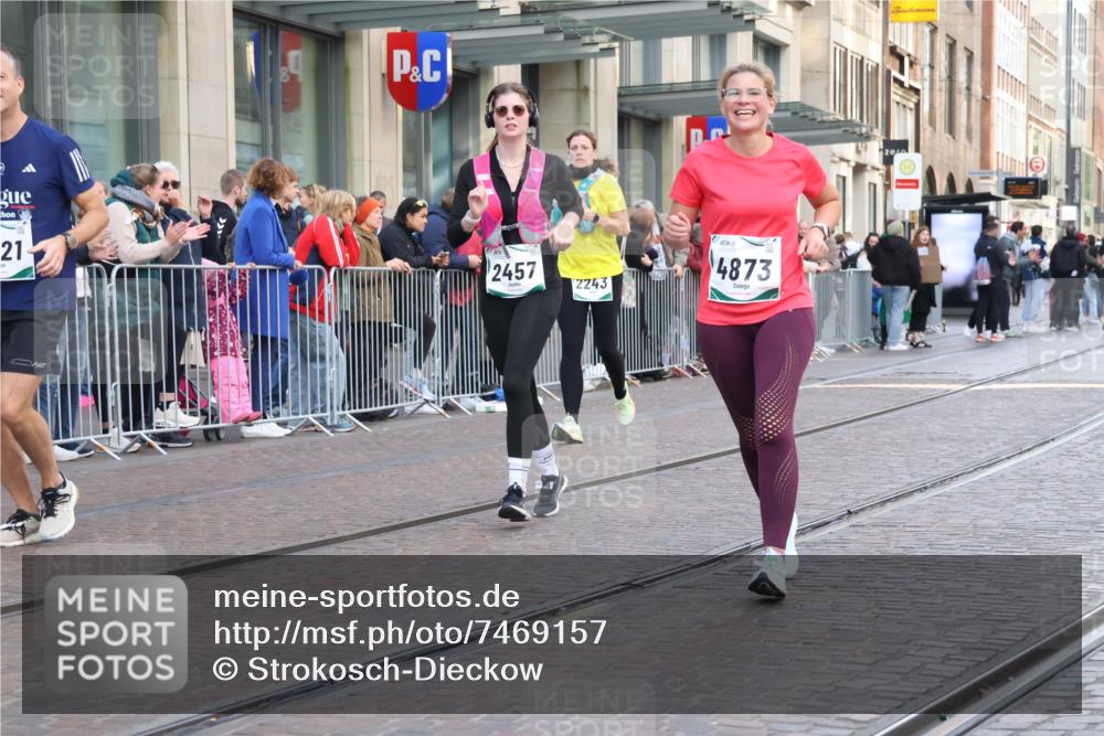 06.10.2024 - 19. swb-Marathon Bremen Strokosch-Dieckow http://msf.ph/oto/7469157 06.10.2024 14:04:30 Laufen 725, 1614, 1667, 2181, 2221, 2243, 2457, 2534, 2708, 3448, 3570, 3941, 4055, 4082, 4282, 4493, 4873, 4954, 5123, 5280, 5355, 5363, 5386, 5431, 5617, 6053, 6122, 6242, 6337 meine-sportfotos.de