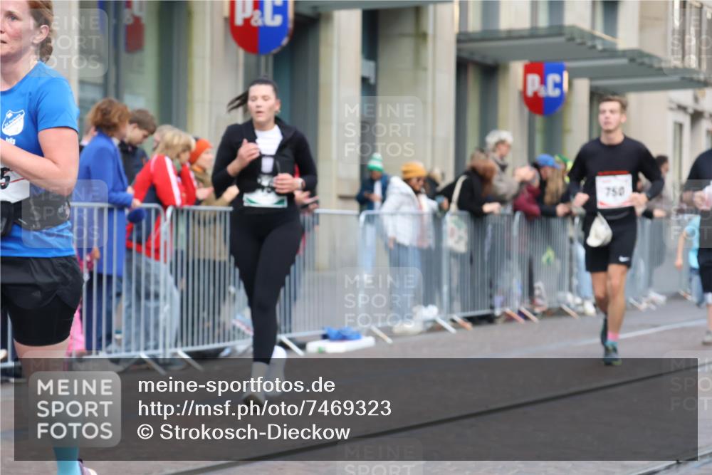 06.10.2024 - 19. swb-Marathon Bremen Strokosch-Dieckow http://msf.ph/oto/7469323 06.10.2024 14:05:01 Laufen 362, 725, 750, 968, 1143, 1161, 1407, 1424, 1497, 1532, 1614, 2072, 2133, 2534, 2563, 2681, 2774, 2868, 2869, 3684, 3941, 4081, 4954, 5204, 5355, 5363, 5386, 5583, 6343, 6463, 6497, 6659, 6851, 6917 meine-sportfotos.de