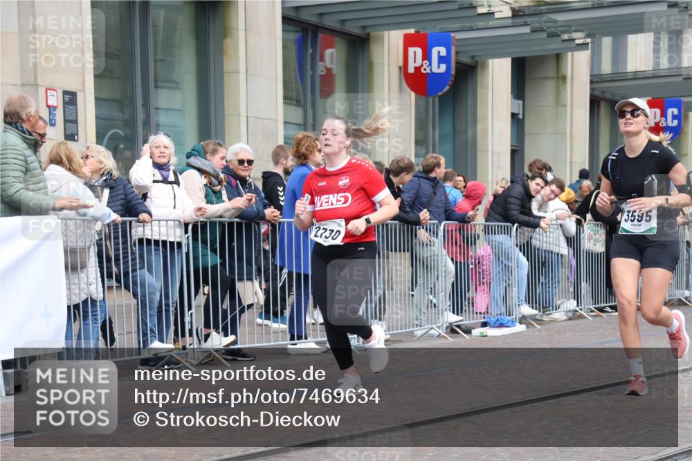 06.10.2024 - 19. swb-Marathon Bremen Strokosch-Dieckow http://msf.ph/oto/7469634 06.10.2024 14:06:24 Laufen 960, 1052, 2112, 2345, 2642, 2647, 2689, 2730, 2889, 3055, 3405, 3595, 3619, 4152, 4686, 4714, 4776, 4909, 5164, 5237, 5385, 6144, 6229, 6372, 6651, 6750 meine-sportfotos.de