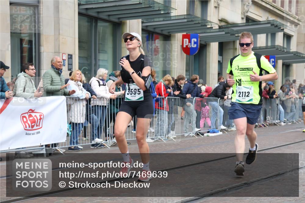 06.10.2024 - 19. swb-Marathon Bremen Strokosch-Dieckow http://msf.ph/oto/7469639 06.10.2024 14:06:26 Laufen 960, 1052, 2112, 2345, 2647, 2689, 2730, 2889, 3055, 3061, 3405, 3595, 3619, 4152, 4686, 4714, 4776, 4909, 5164, 5237, 5385, 6144, 6229, 6372, 6532, 6651, 6750 meine-sportfotos.de