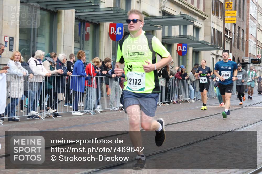 06.10.2024 - 19. swb-Marathon Bremen Strokosch-Dieckow http://msf.ph/oto/7469642 06.10.2024 14:06:27 Laufen 960, 1052, 2112, 2345, 2647, 2689, 2730, 2889, 3055, 3061, 3405, 3595, 3619, 4152, 4686, 4714, 4776, 4909, 5164, 5237, 5385, 5952, 6144, 6229, 6372, 6532, 6651, 6750 meine-sportfotos.de