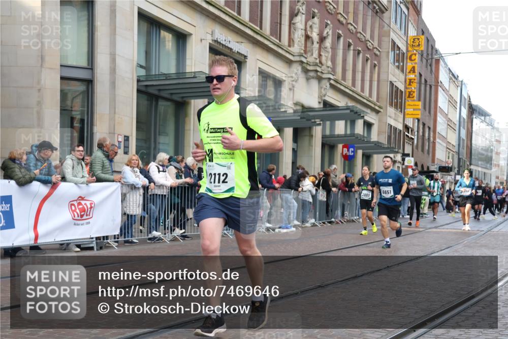 06.10.2024 - 19. swb-Marathon Bremen Strokosch-Dieckow http://msf.ph/oto/7469646 06.10.2024 14:06:28 Laufen 960, 1052, 2112, 2345, 2647, 2689, 2730, 2889, 3055, 3061, 3405, 3595, 3619, 4152, 4686, 4714, 4776, 4909, 5164, 5237, 5385, 5952, 6144, 6229, 6372, 6532, 6651, 6750 meine-sportfotos.de